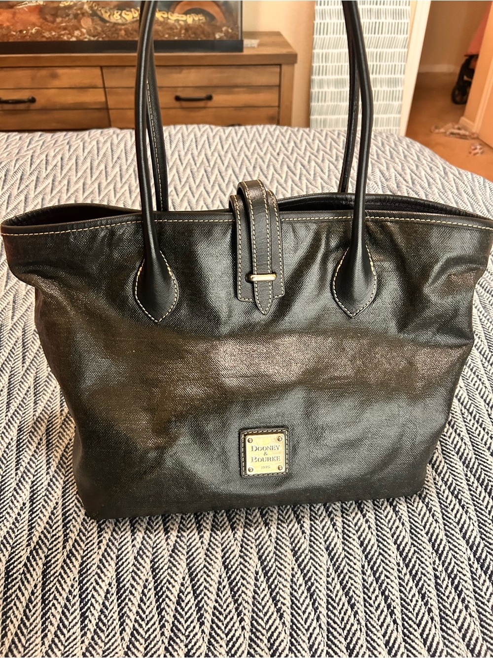 Dooney & Bourke Black w/ red interior Saffiano Tote, work bag, luxury
